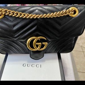 Gucci GG Small Marmont Matelasse Shoulder Body Bag